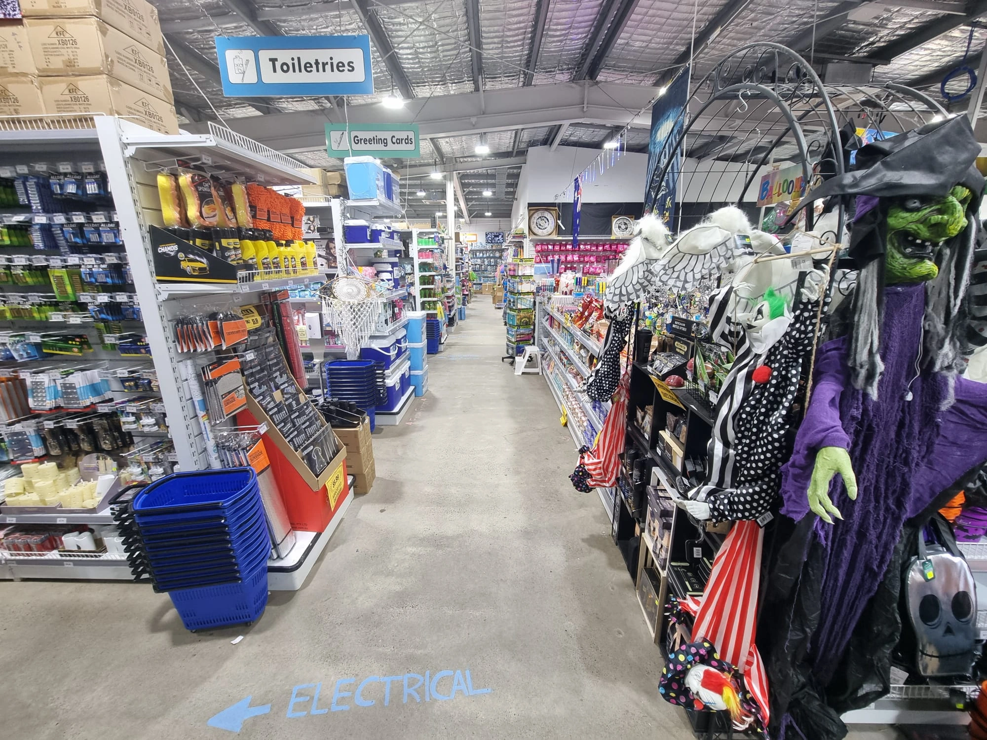 Friendly-in-store-environment-at-Choice-Discounts-with-clean-aisles-and-easy-to-shop-layout